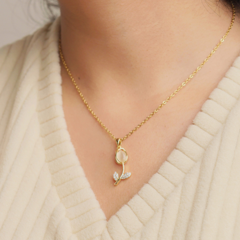 Rose Pendant Necklace