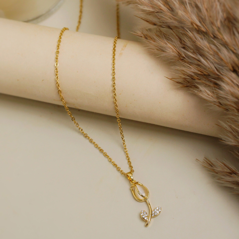 Rose Pendant Necklace